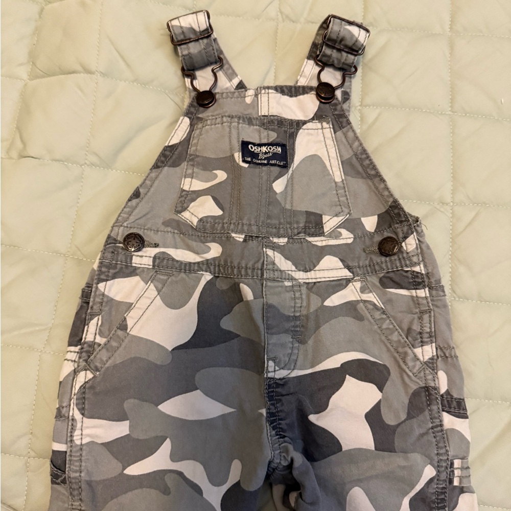 OshKosh B'gosh Gray Camo Kids is Overalls